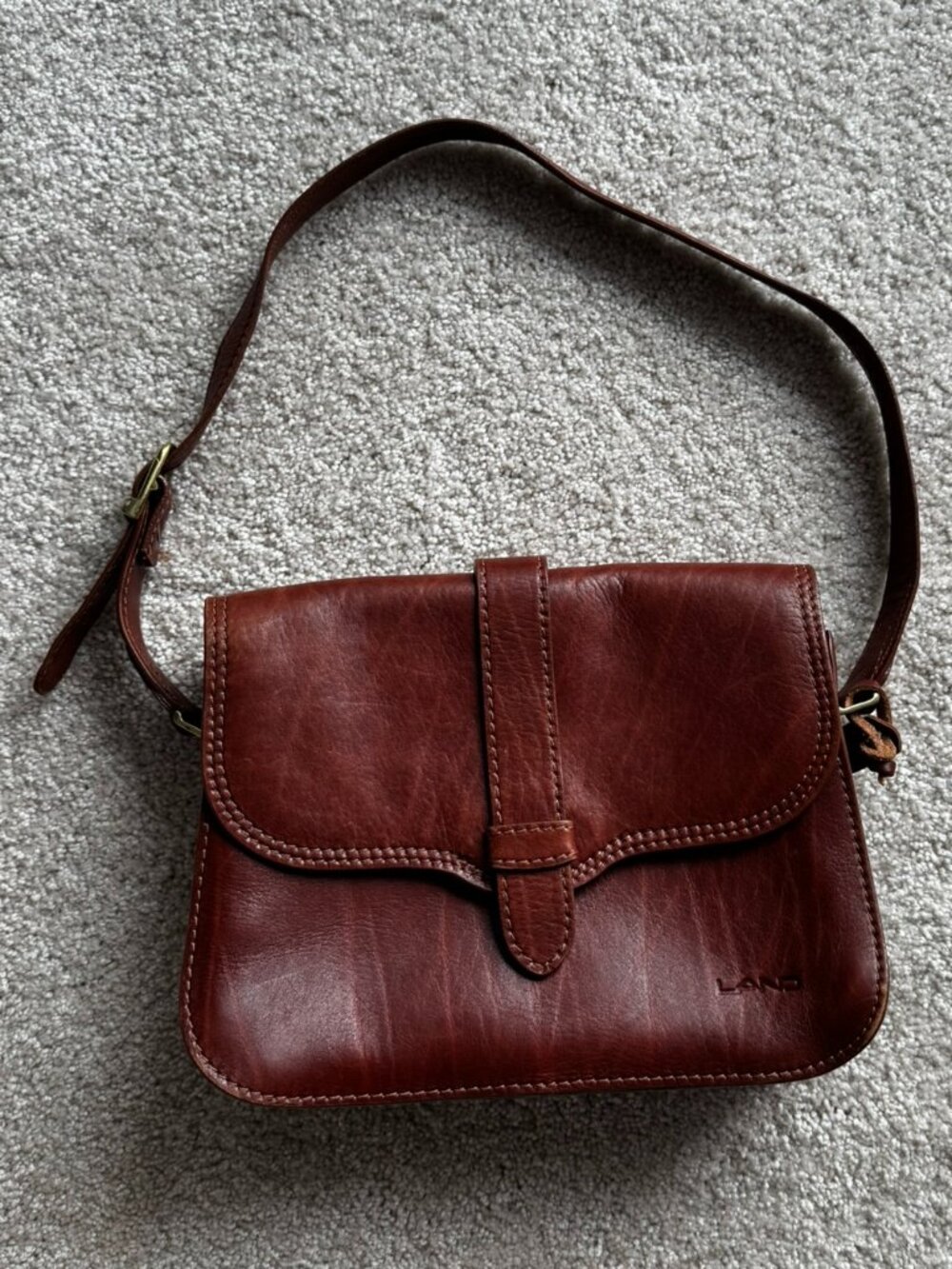 LAND Vintage Leather Shoulder Purse / Handbag - Medium + Many Zipper Pockets